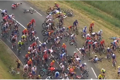 Accidente múltiple en el Tour de Francia provoca abandonos de ciclistas destacados por lesiones