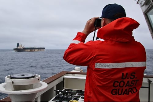 EE.UU. confisca barco petrolero con bandera rusa tras persecución en el Atlántico