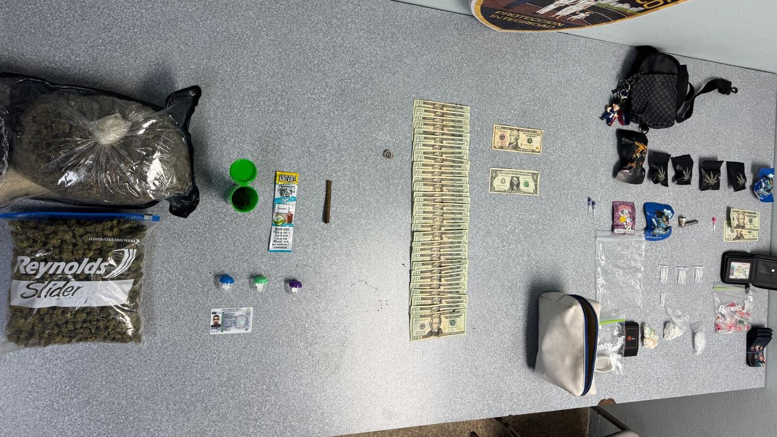 Autoridades arrestan a dos hombres por sustancias controladas en Arroyo