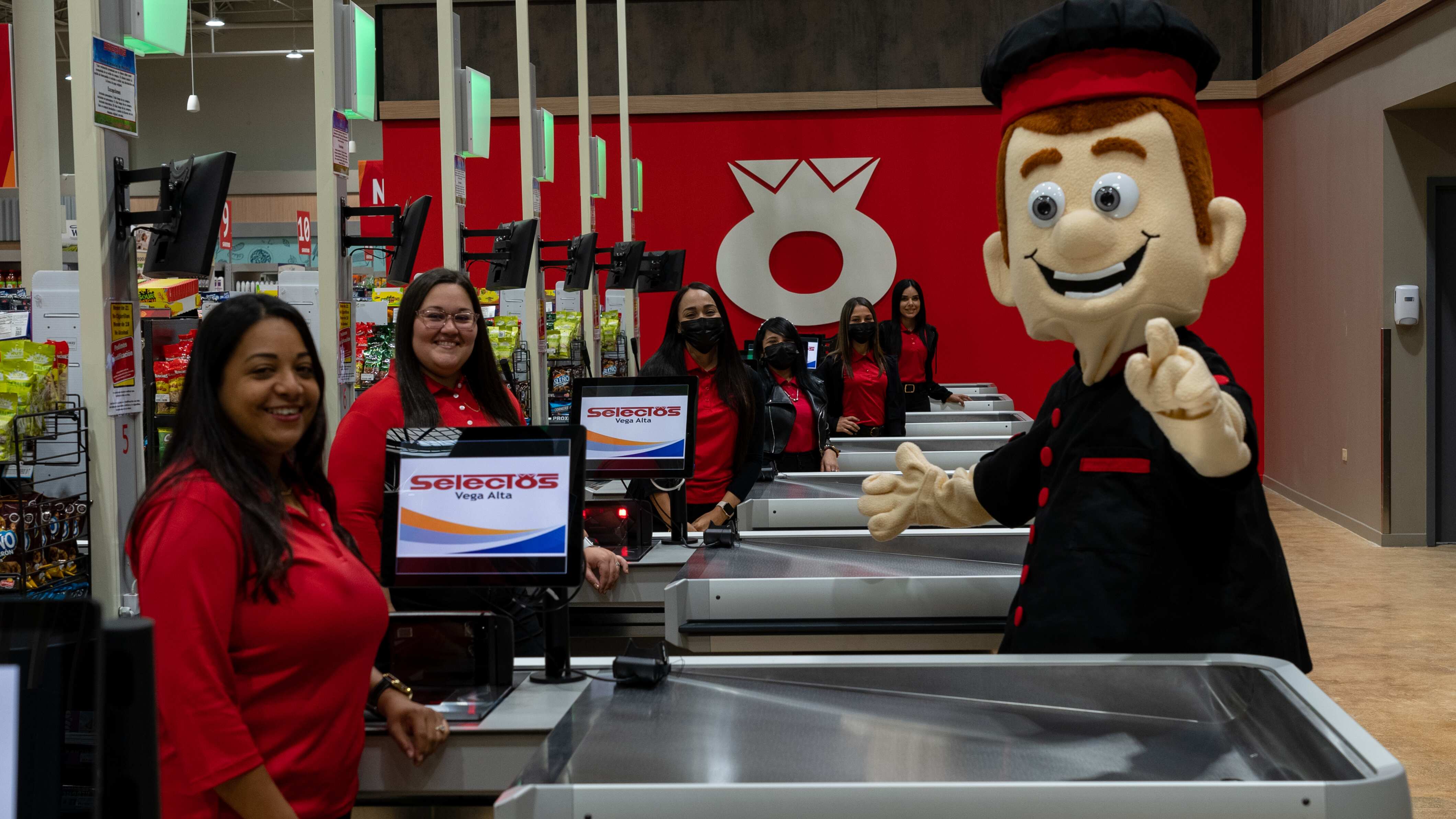 Inauguración del supermercado #39 de la cadena Selectos en Vega Alta.