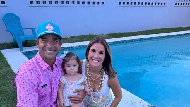 Rafael “Rafa” Campos, Stephanie Casanova y su hija.