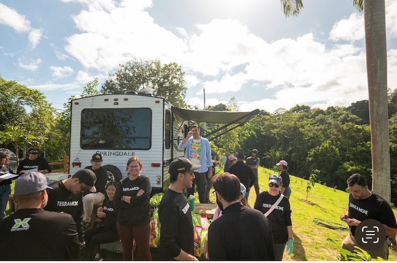 Happy Givers y Master Paints en Morovis: