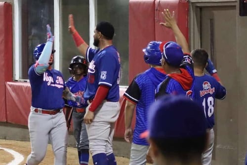 Doble A: Maceteros de Vega Alta abren la temporada con cómodo triunfo sobre Vega Baja