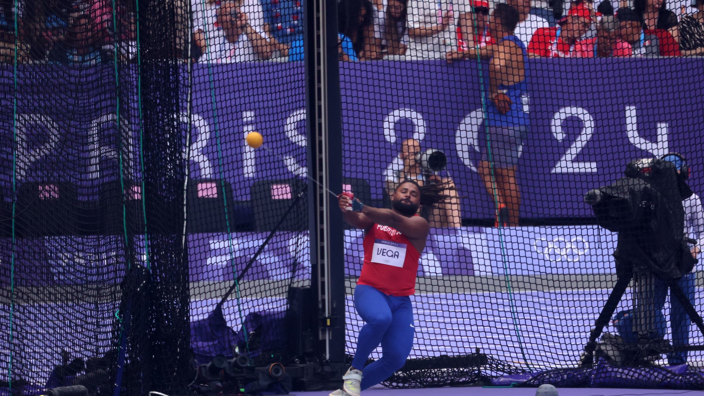 PARÍS, FRANCIA. 2do de agosto: Jerome Vega de Puerto Rico durante la clasificación de lanzamiento de martillo masculino en los Juegos Olímpicos París 2024, en el Stade de France en París, Francia.