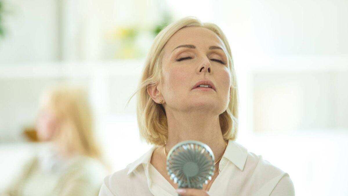 Experto en salud destaca la importancia de abordar la menopausia con apertura, apoyo y estilo de vida saludable