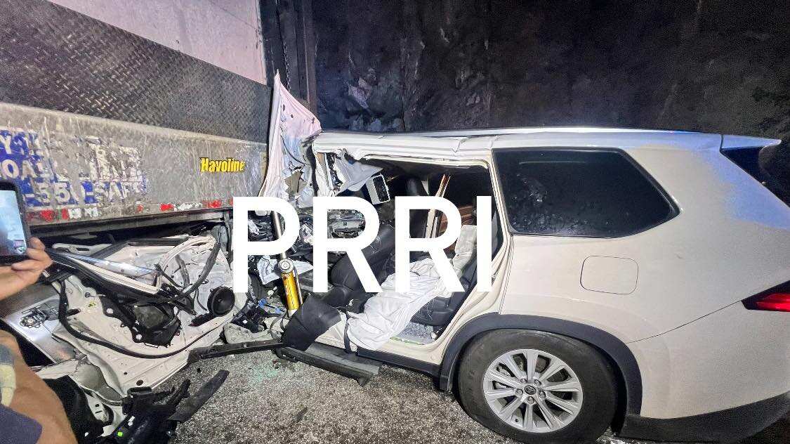 Mujer impacta camión en Salinas.