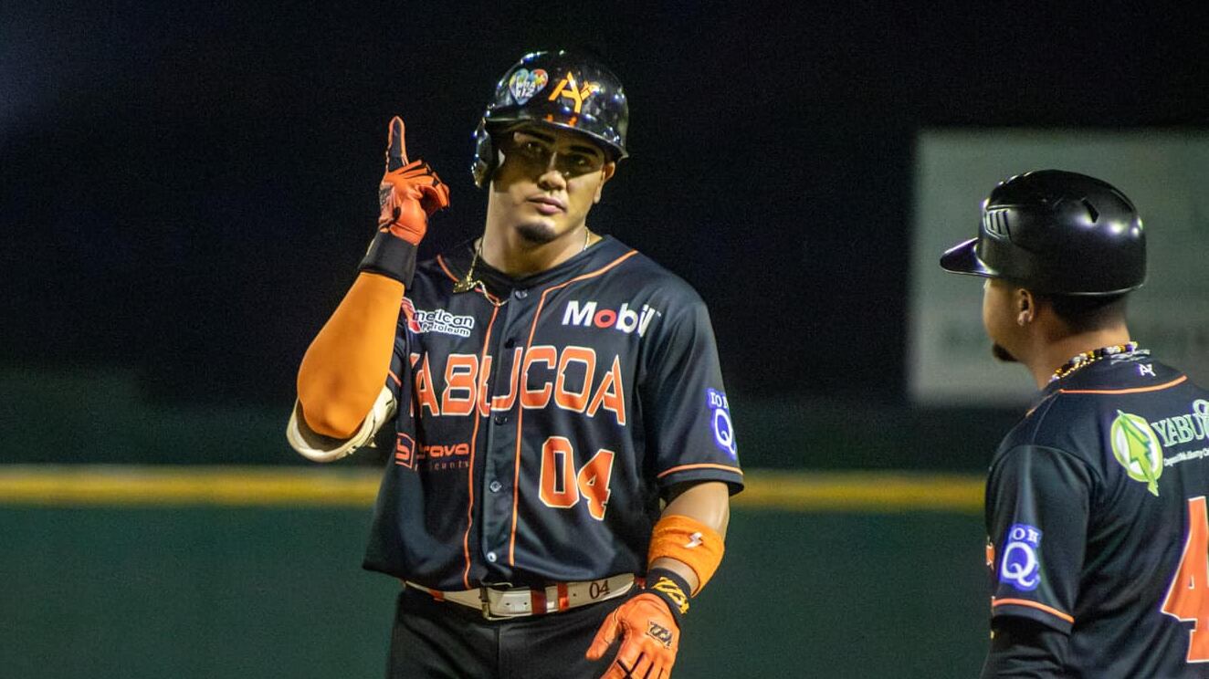 Rubén Castro de los Azucareros de Yabucoa.