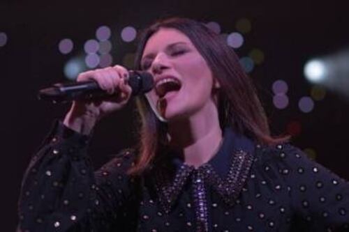 Laura Pausini es la primera mujer en presentarse en el Circus Maximus de Italia