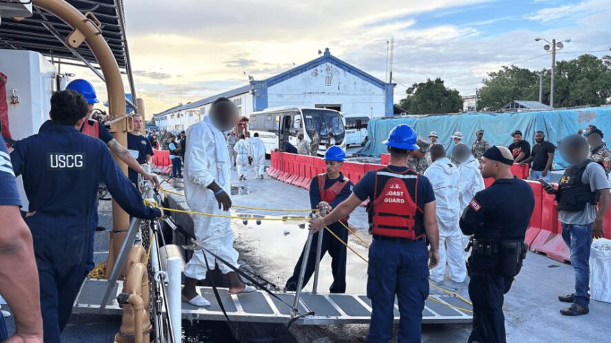 Guardia Costera devuelve 109 migrantes a República Dominicana