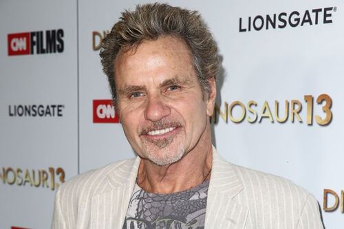 Actor de “Cobra Kai” es acusado de morder a actriz en el brazo