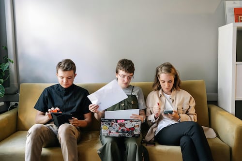 Estudio revela brecha generacional en la percepción del trabajo