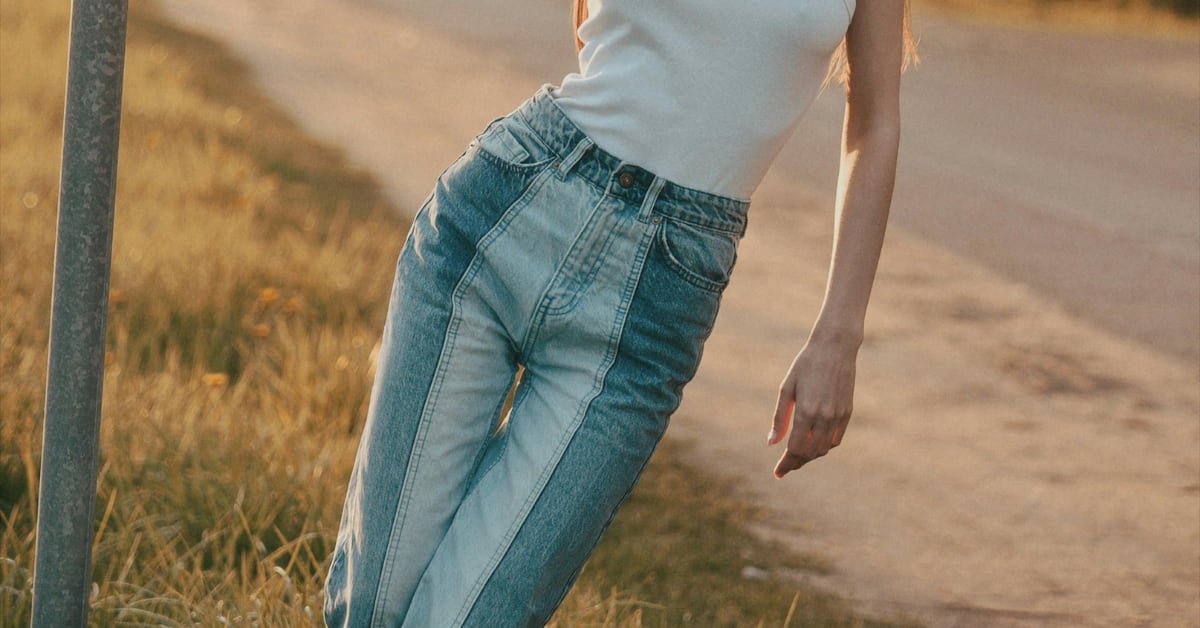 ¿Tenis o flats? Cómo llevar jeans ‘bicolor’ con calzado cómodo sin perder la clase