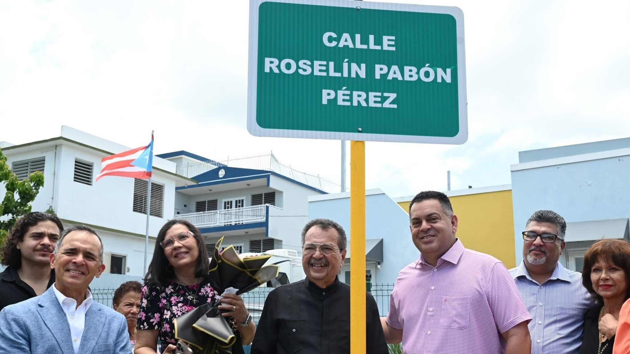 Dedican calle en Mayagüez al maestro Roselín Pabón.