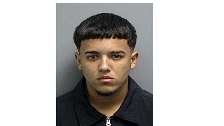 Carlos Flores Rodríguez.