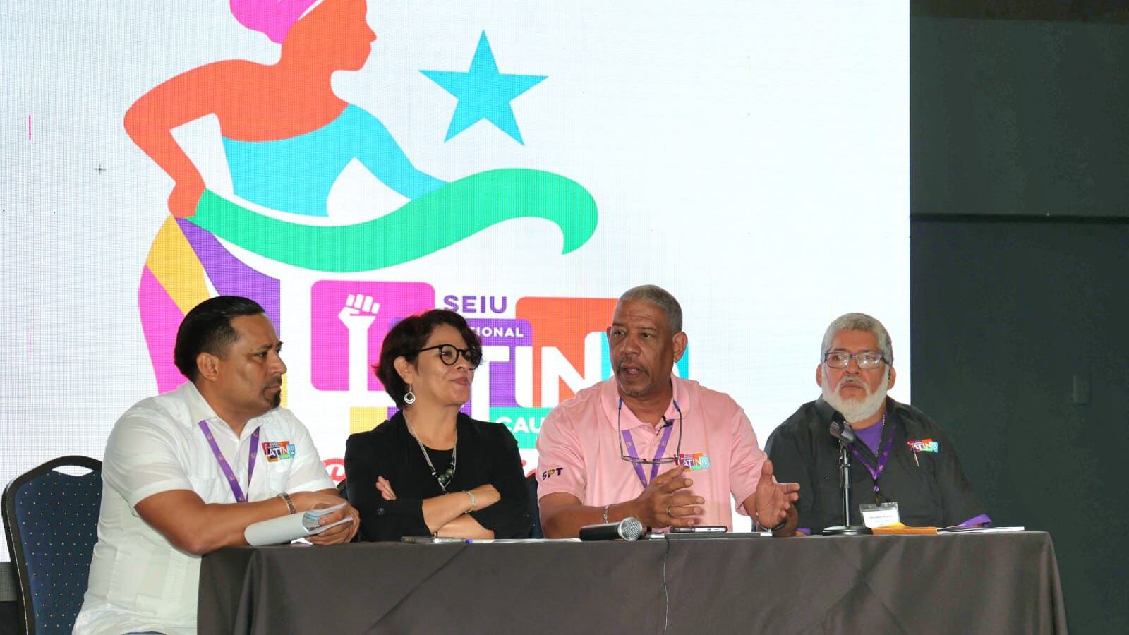 Líderes de Service Employees International Union y Sindicato Puertorriqueño de Trabajadores y Trabajadoras durante la convención del Caucus Latino en Carolina, Puerto Rico, condenando políticas de Donald Trump.