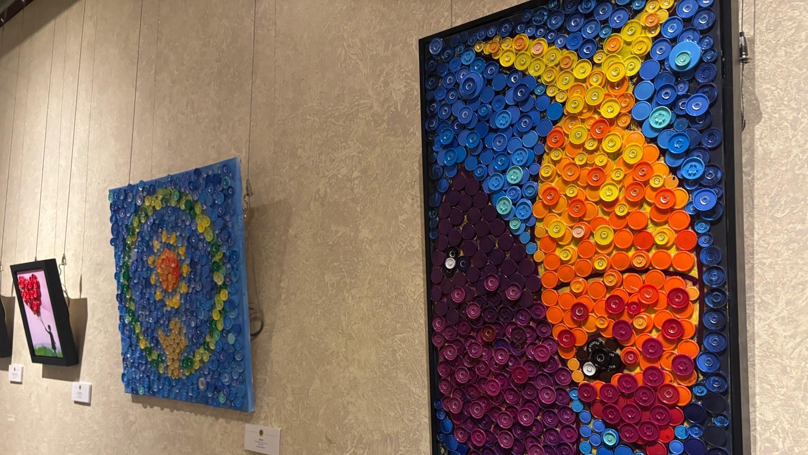 Niños diagnosticados con cáncer exhiben sus obras de arte en el Capitolio de Puerto Rico.