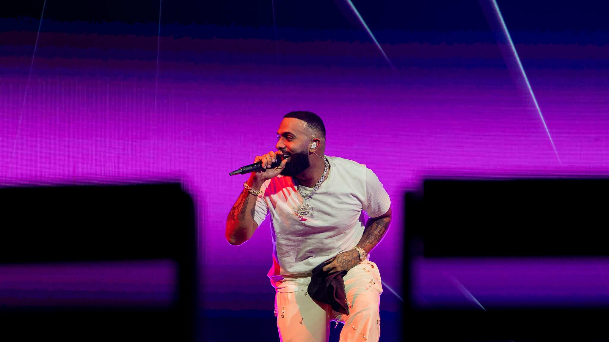 Eladio Carrión en el Coliseo de Puerto Rico.