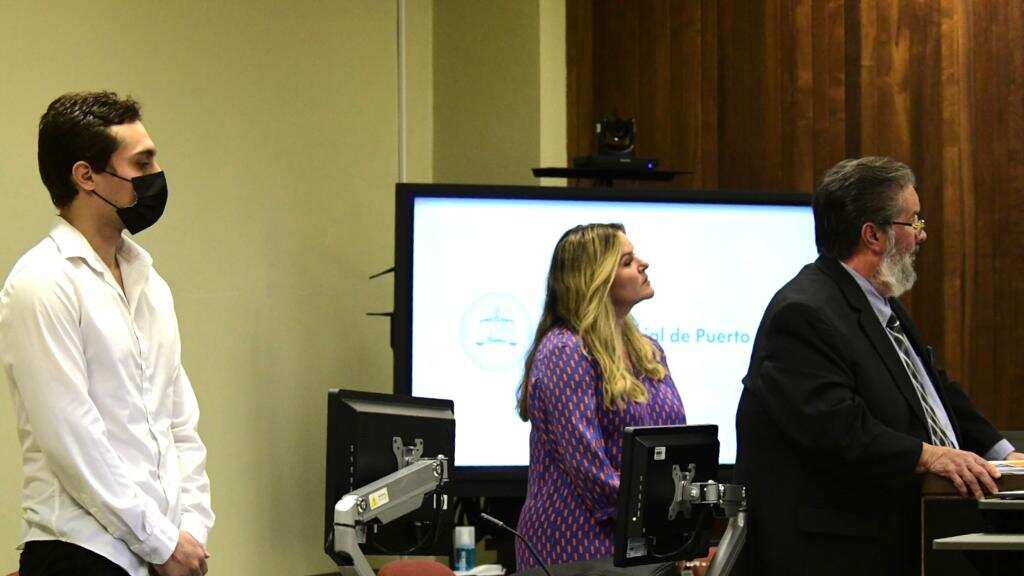 Dennis Y. Sánchez Martin llegó al tribunal con el licenciado Michael Corona.