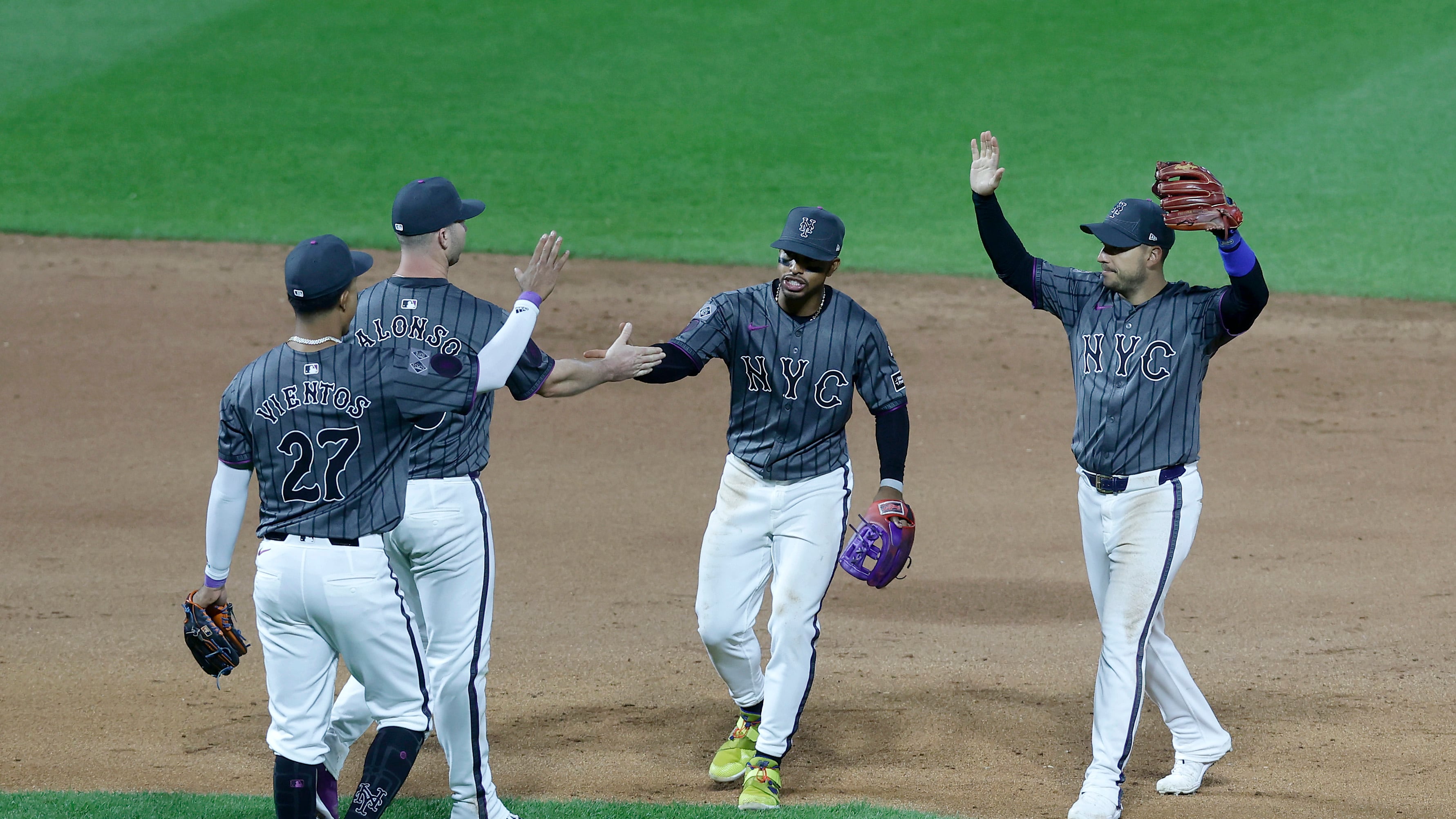 El puertorriqueño Francisco Lindor y sus compañeros de los Mets.