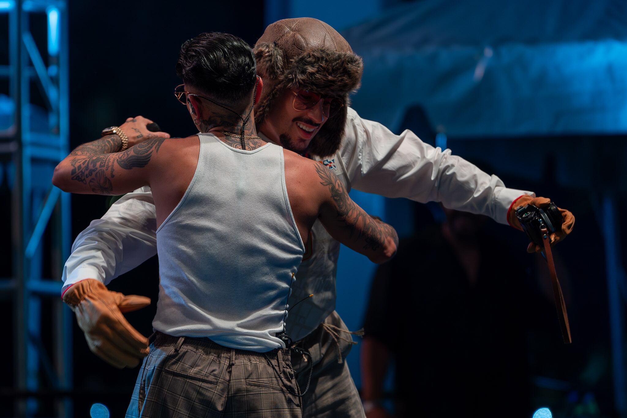 Bad Bunny llega como la sorpresa en el concierto gratis de Rauw Alejandro en la Plaza del Quinto Centenario del Viejo San JUan.