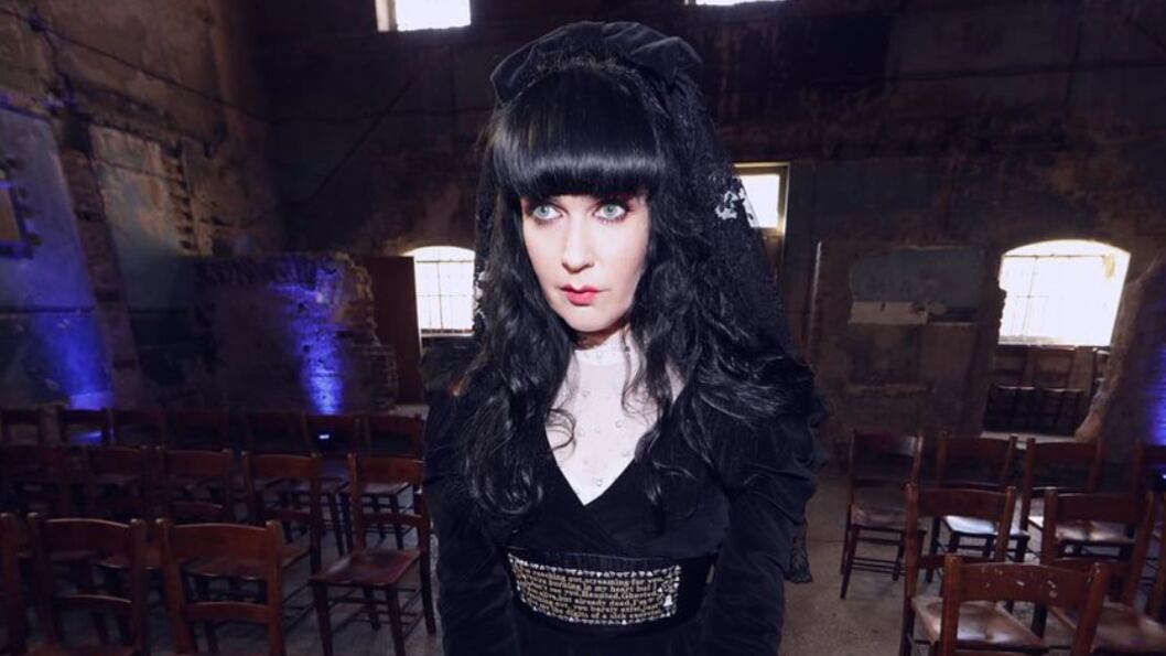 Mujer se casa con el fantasma de un soldado patanllazo tomado de instagam