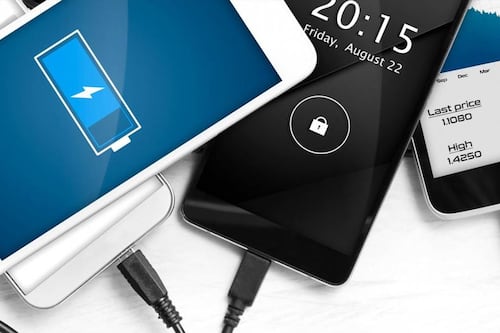 ¡Adiós al pegamento! La histórica ley europea que obliga a Apple y Samsung a permitirte cambiar la batería en casa