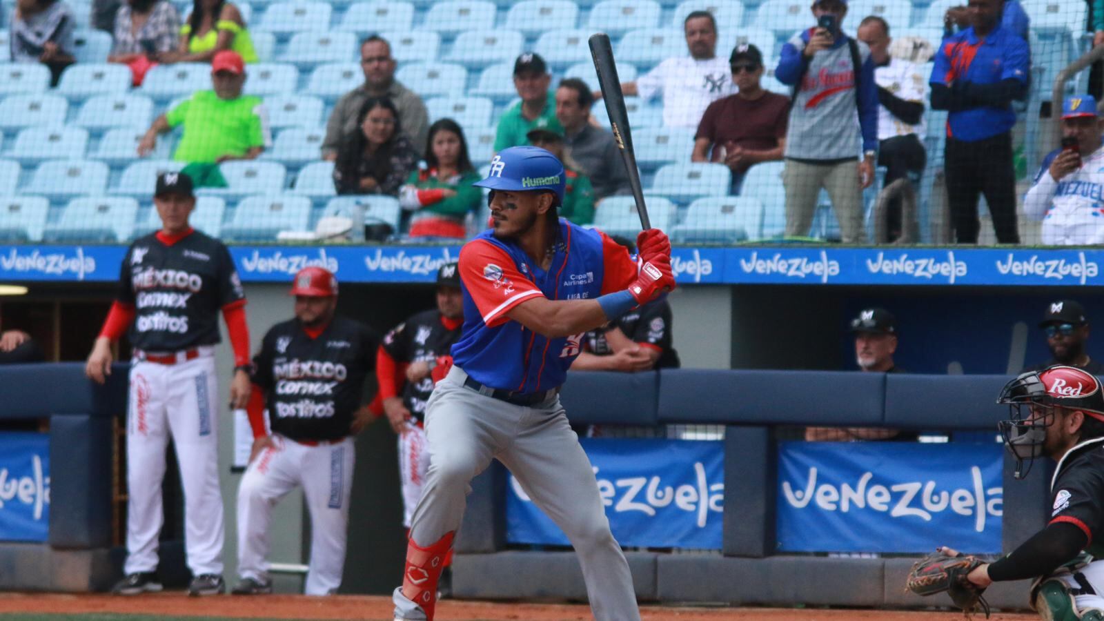 Roberto Enriquez, de los Indios de Puerto Rico.