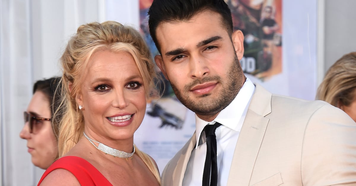 Sam Asghari Rompe el Silencio: Revela el Acuerdo de Confidencialidad con Britney Spears y los Retos de su Relación