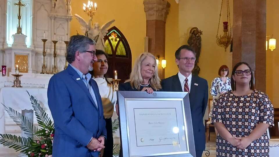 Reconocen a Sonia Fritz Macías como Profesora Emérita.