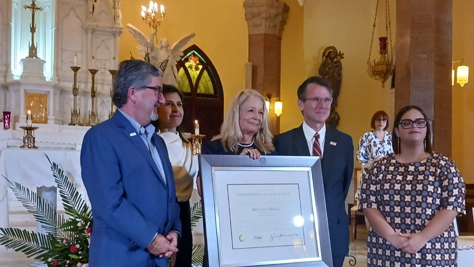 Reconocen a Sonia Fritz Macías como Profesora Emérita.