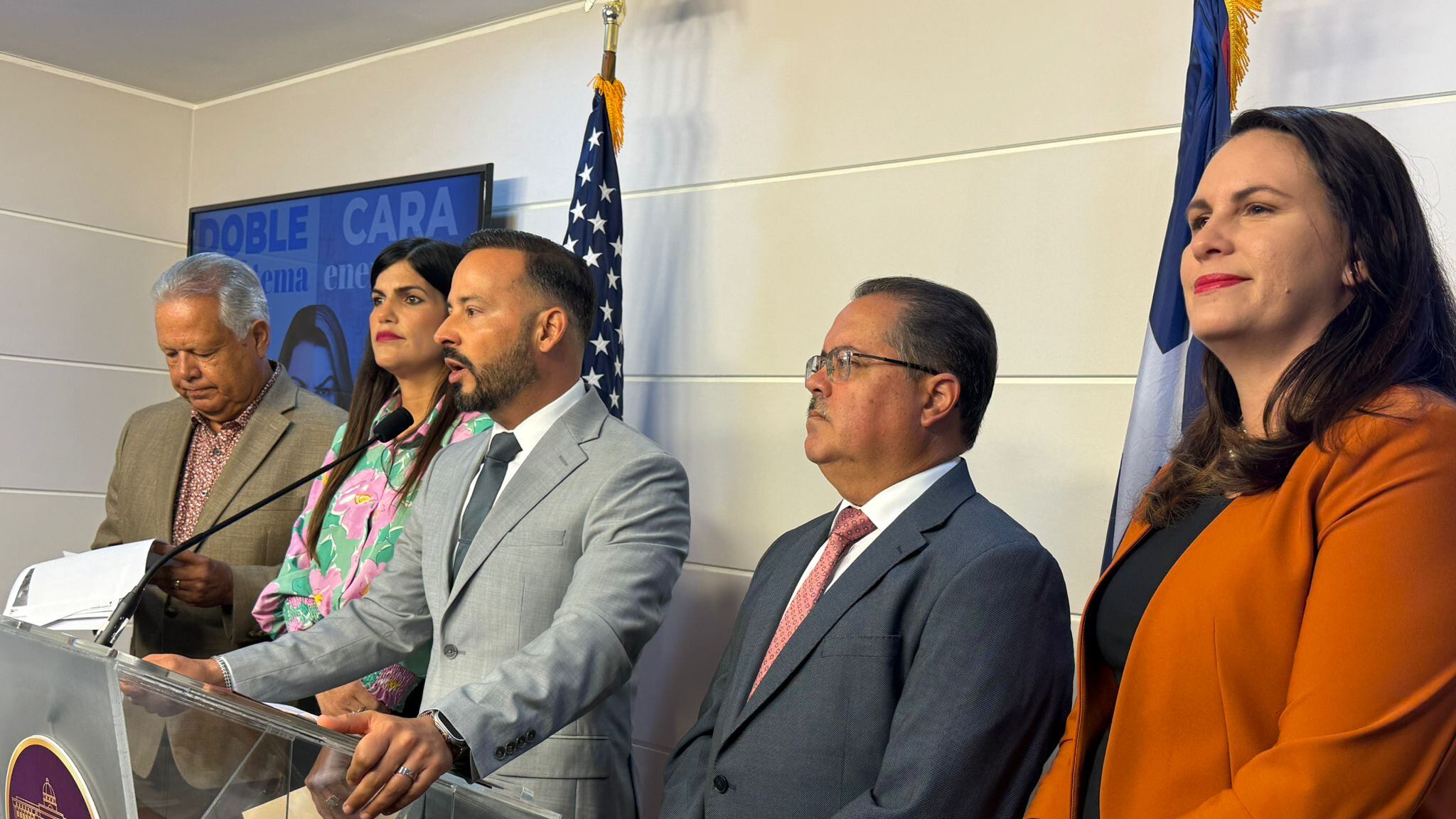 Delegación PPD en el Senado, de izquierda a derecha, Josian Santiago, Marially González, Luis Javier Hernández, José Luis Dalmau y Ada Álvarez Conde