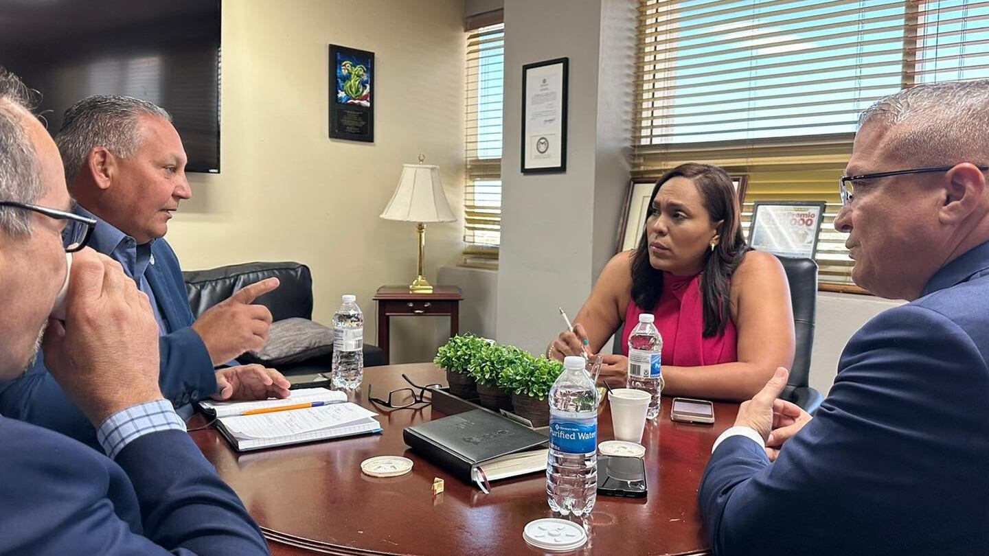 La alcaldesa de Gurabo se reunió con el secretario del Departamento de Seguridad Pública (DSP).