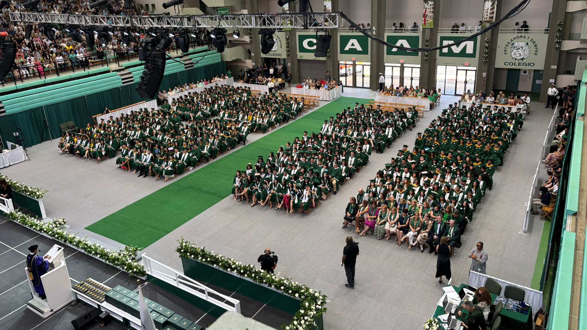 RUM celebra su centésima duodécima graduación.