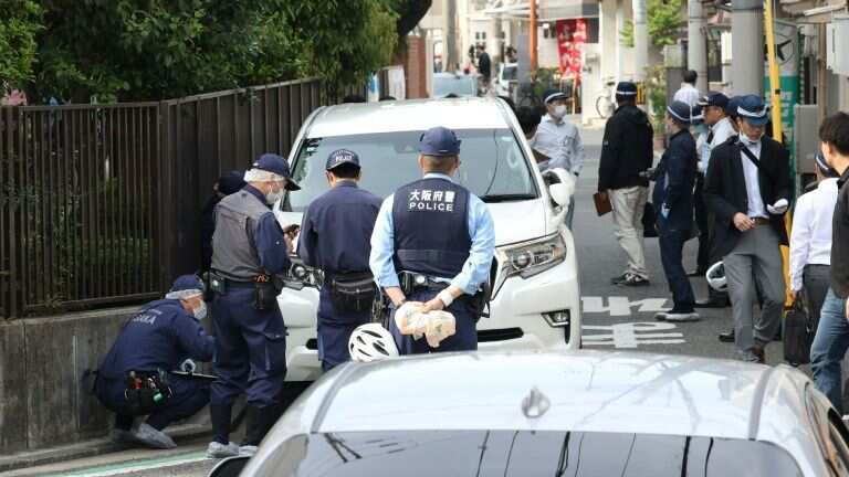 Hombre atropella a siete niños frente a una escuela en Osaka, Japón