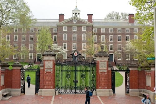 Autoridades investigan tiroteo que dejó a múltiples heridos en campus de Brown University en Rhode Island