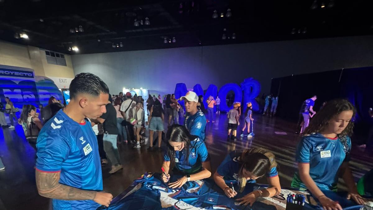 Evento "Regalos pa' los míos de Rauw Alejandro