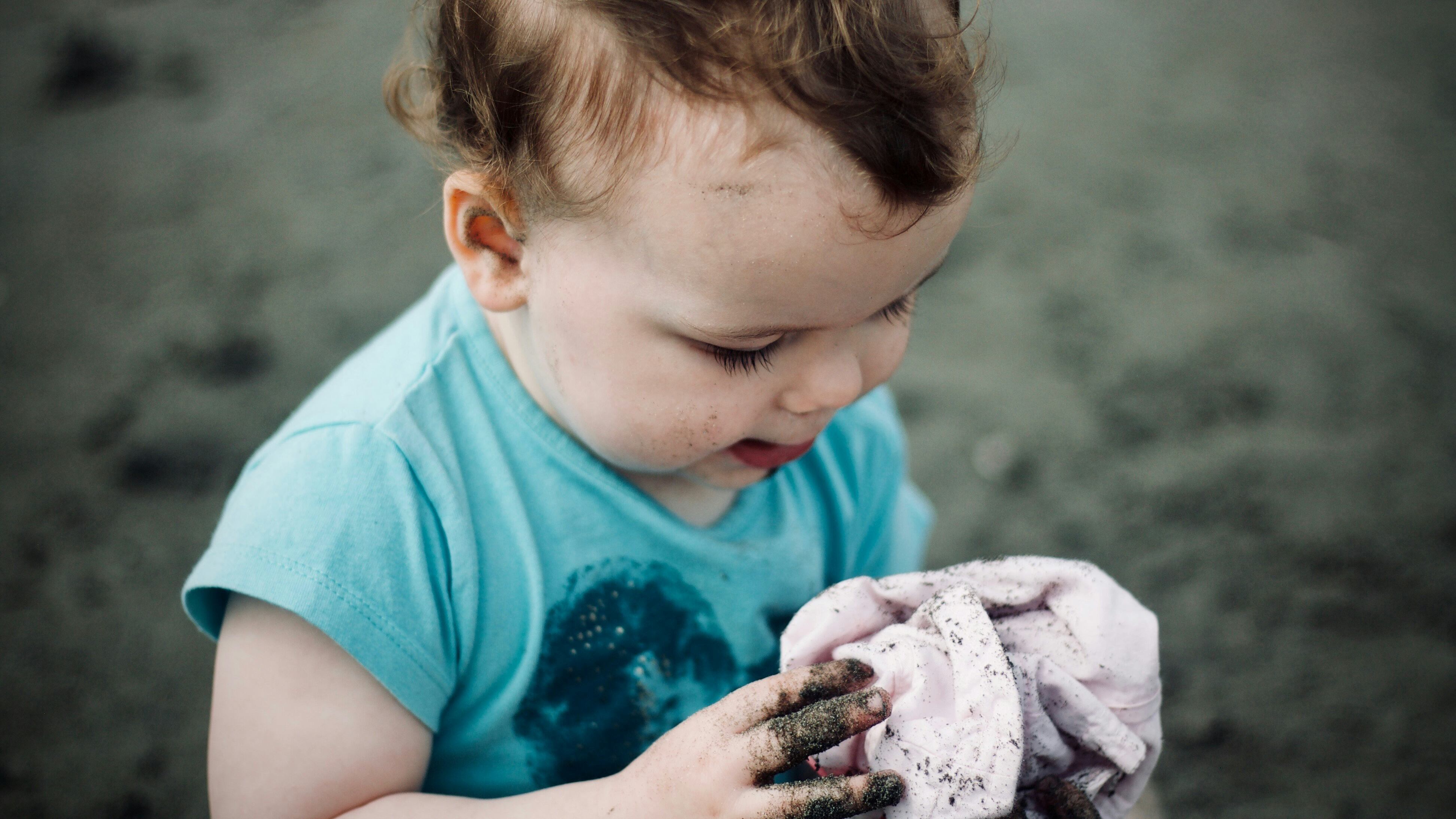Son una parte integral de nuestra salud, protegiéndonos de enfermedades, ayudando a nuestro sistema inmunológico y posiblemente influyendo en otros sistemas del cuerpo, como el digestivo y el nervioso.