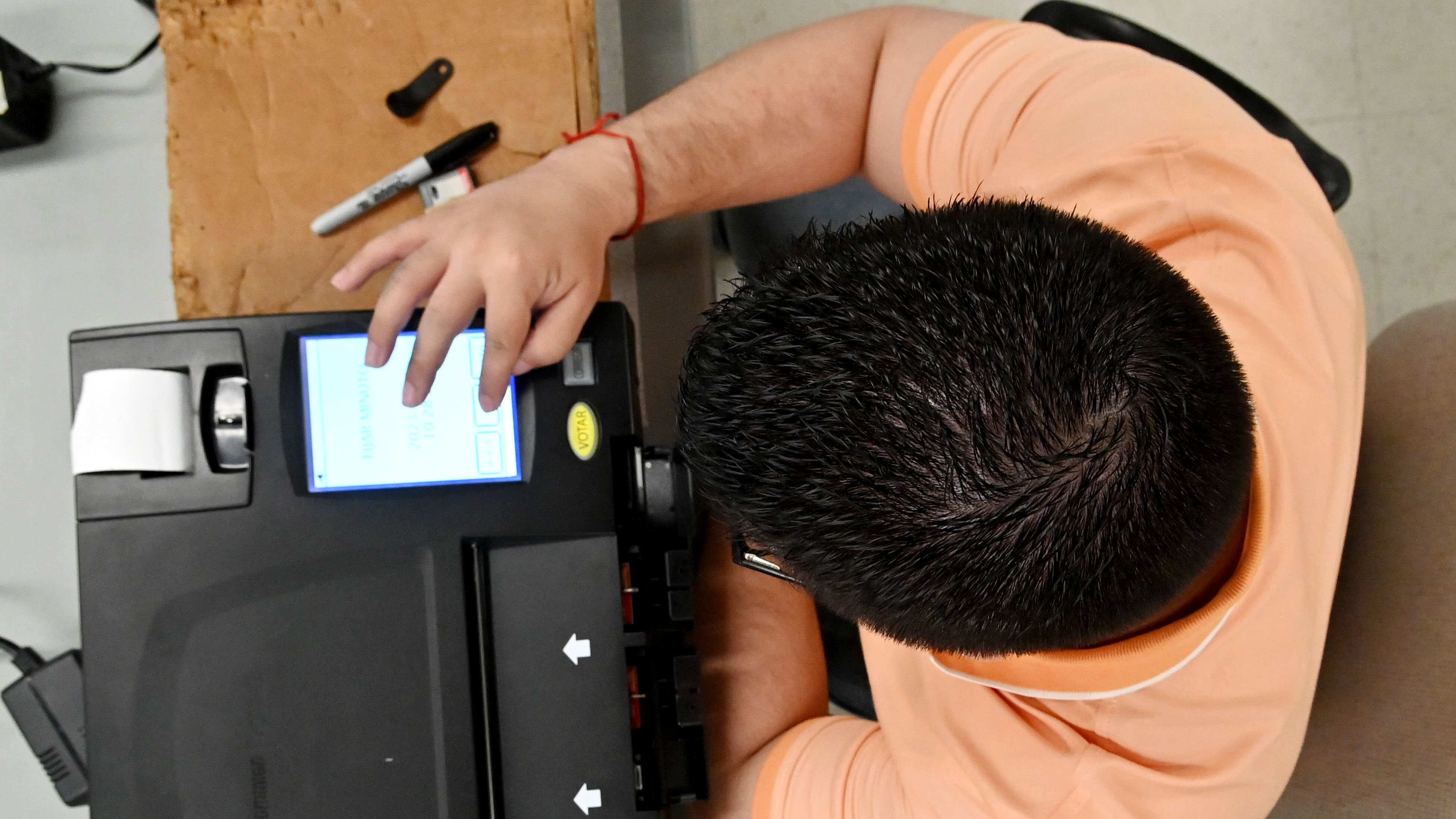 Mantenimiento de las maquinas de escrutinio electrónico