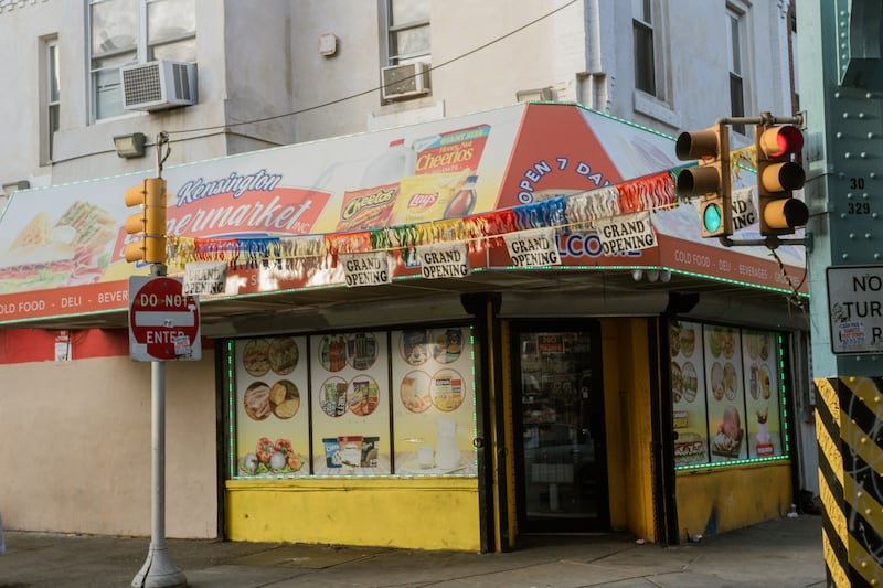 Uno de los muchos colmados en la zona con mayor concentración de puertorriqueños de Filadelfia.