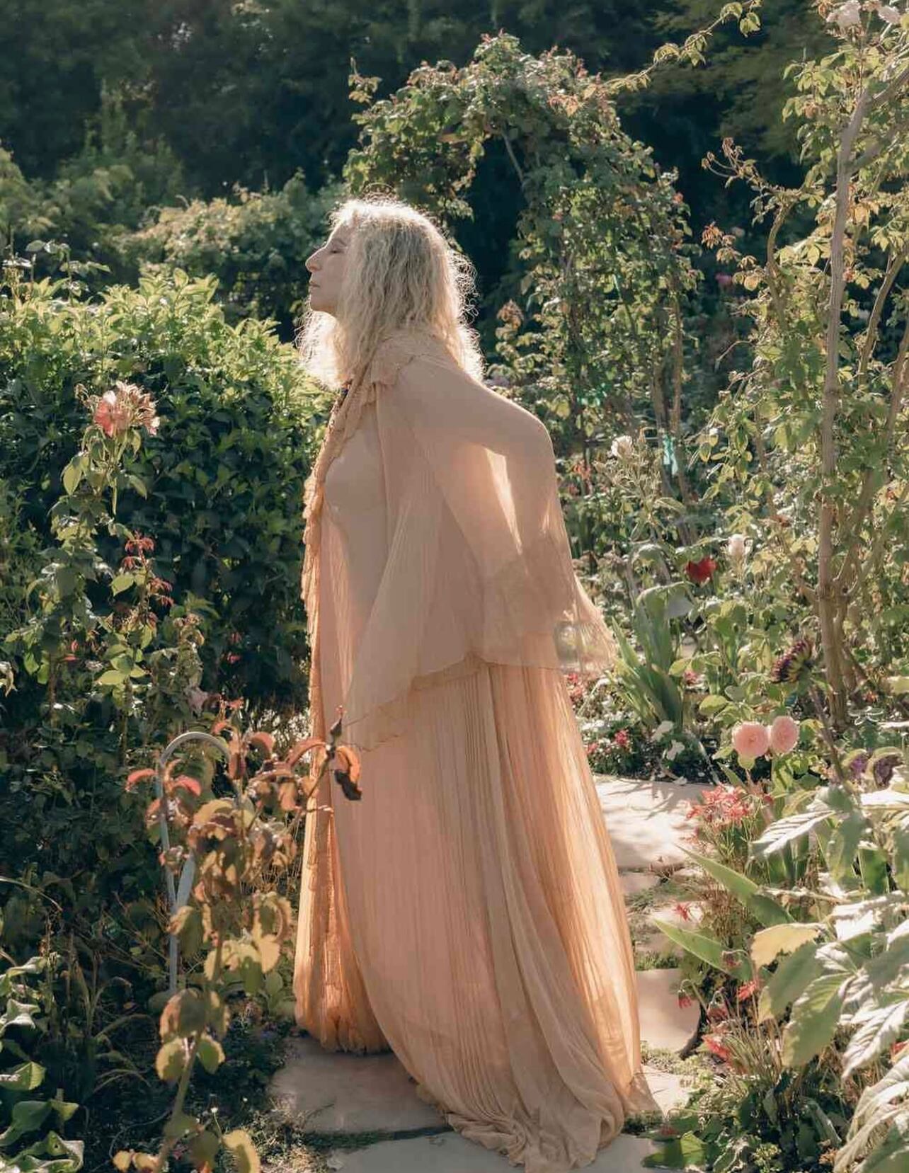 A lo largo de su extensa carrera de más de seis décadas, sus logros en la música, el teatro y el cine la han convertido en un ícono de la cultura estadounidense. Foto: Instagram de Barbra Streisand.