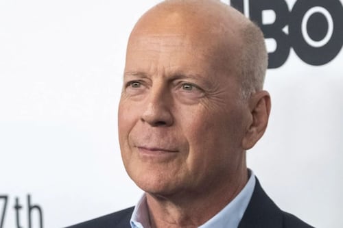 Esposa de Bruce Willis revela que el actor padece una nueva enfermedad: “Es difícil”