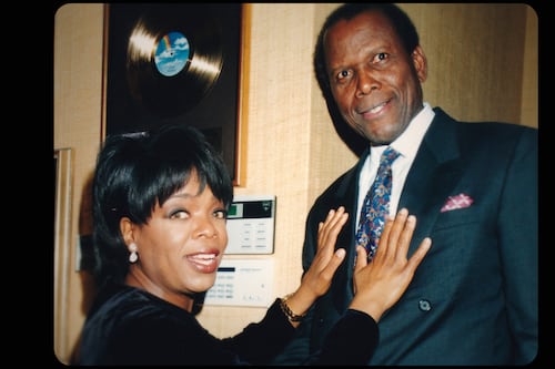 Oprah Winfrey comparte el impacto que tuvo Sidney Poitier en su vida