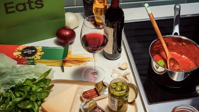 Durante la temporada navideña, la app de Uber cobra especial relevancia, destacando también su compromiso con la seguridad del usuario.