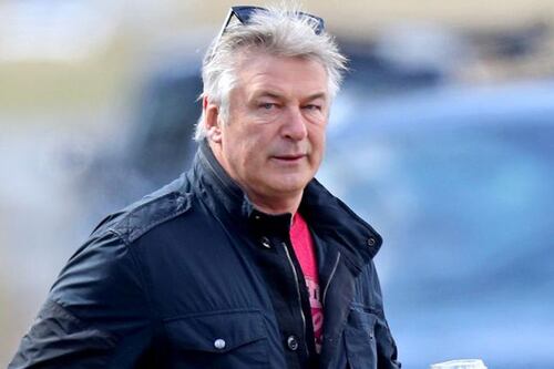 Alec Baldwin vuelve a rodar película donde mató por accidente a compañera: “Es extraño volver al trabajo”