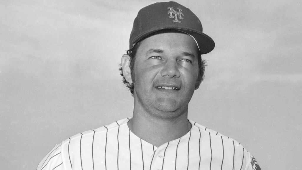 ARCHIVO - Foto de marzo de 1977, el cátcher de los Mets de Nueva York Ron Hodges en el campamento de entrenamiento del equipo. El viernes 24 de noviembre del 2023, fallece Hodges a los 74 años. (AP Foto/Harry Harris, Archivo)