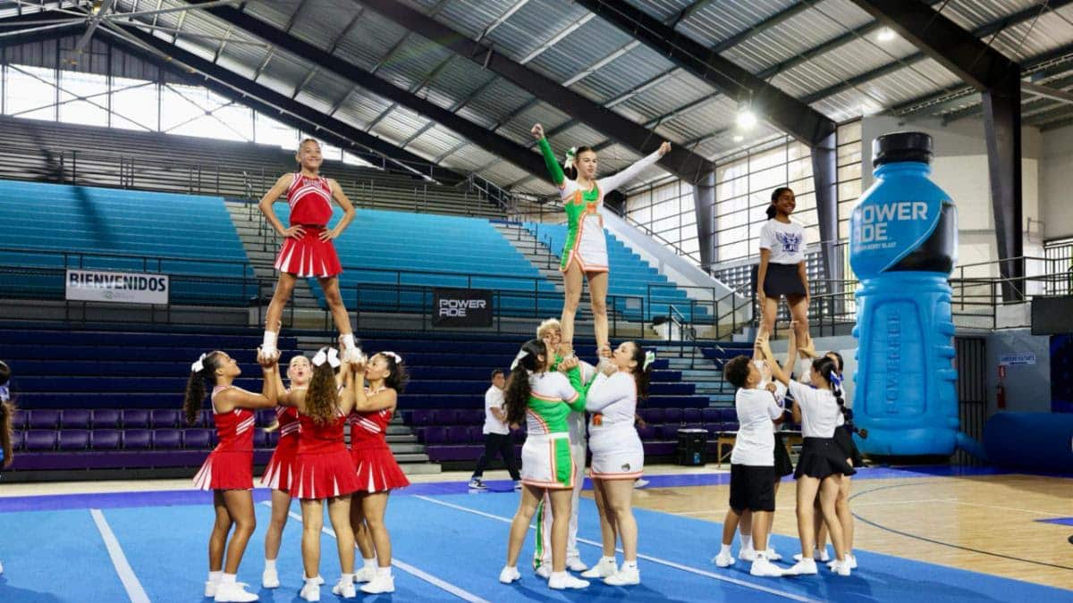Estudiantes de NEExt brillan en competencias de porrismo en evento final en Bayamón.