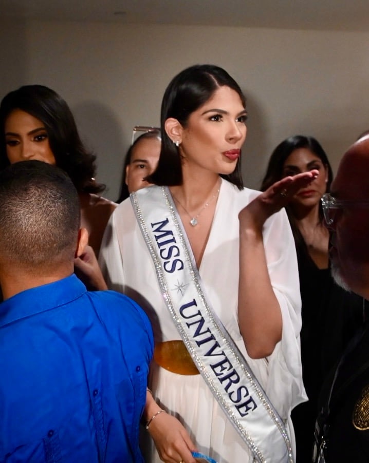 La Miss Universe ,Sheynnis Palacio, llega a Puerto Rico. Aeropuerto Luis muñoz Marin, Carolina.Metro PR 26 de junio de 2024