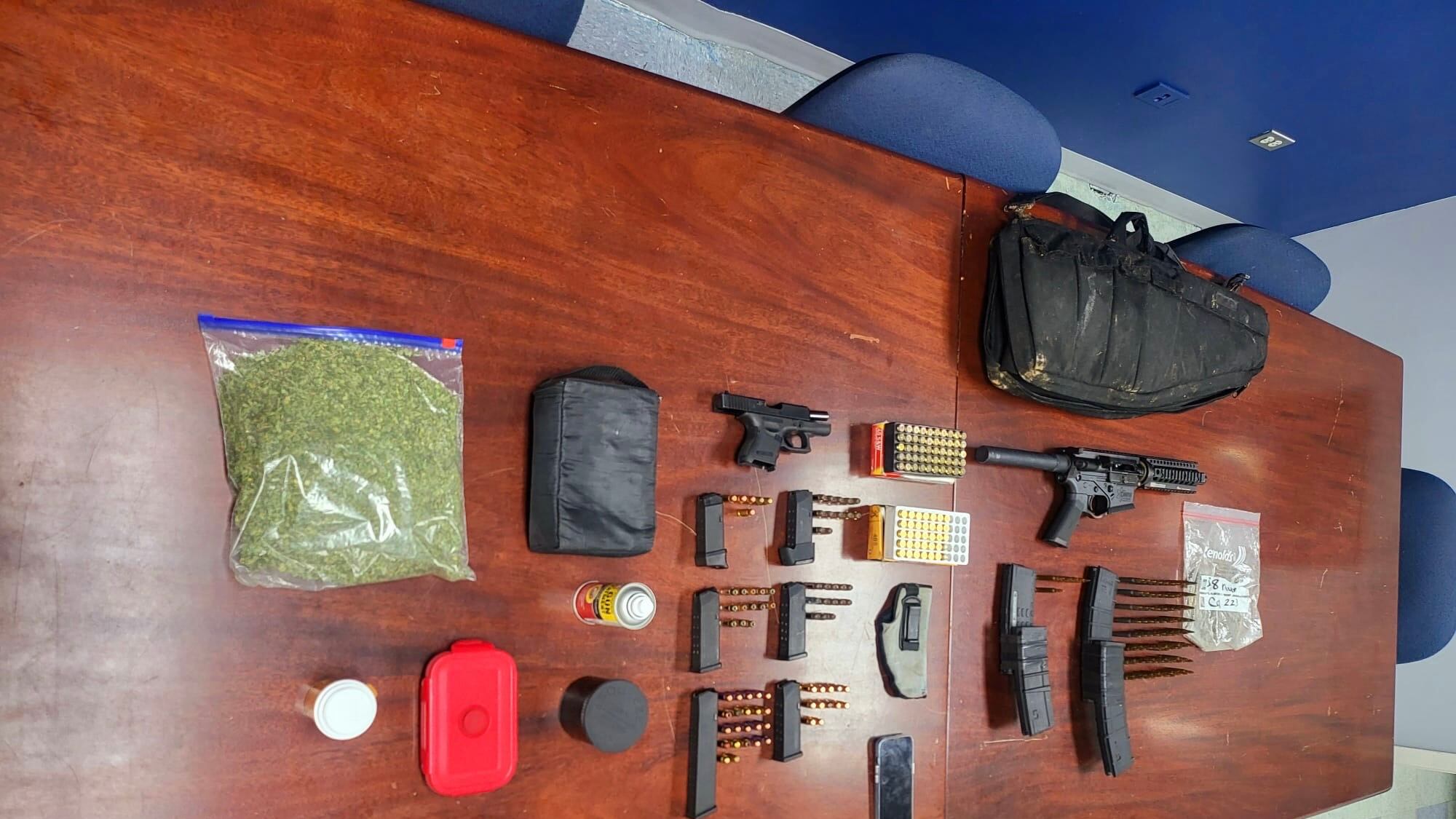 Evidencia ocupada arresto de pareja en Guaynabo.