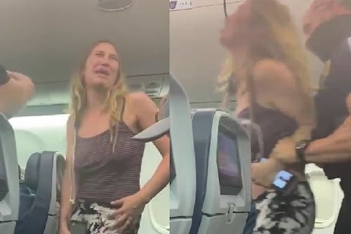Arrestan a mujer por escupirle a pasajeros y negarse a usar mascarilla durante un vuelo