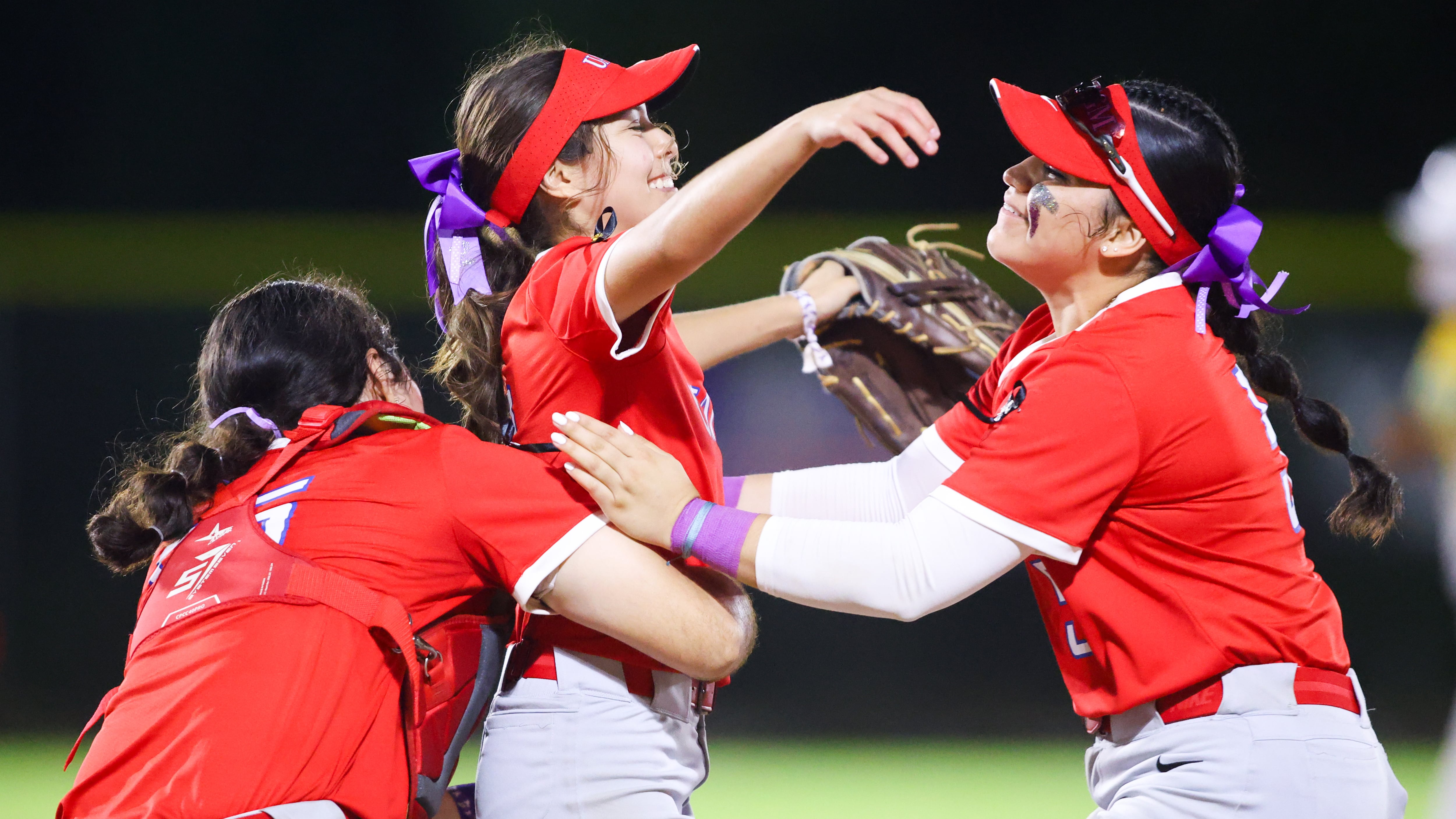 Con arranque sólido las campeonas Taínas de la UAGM en el sóftbol femenino